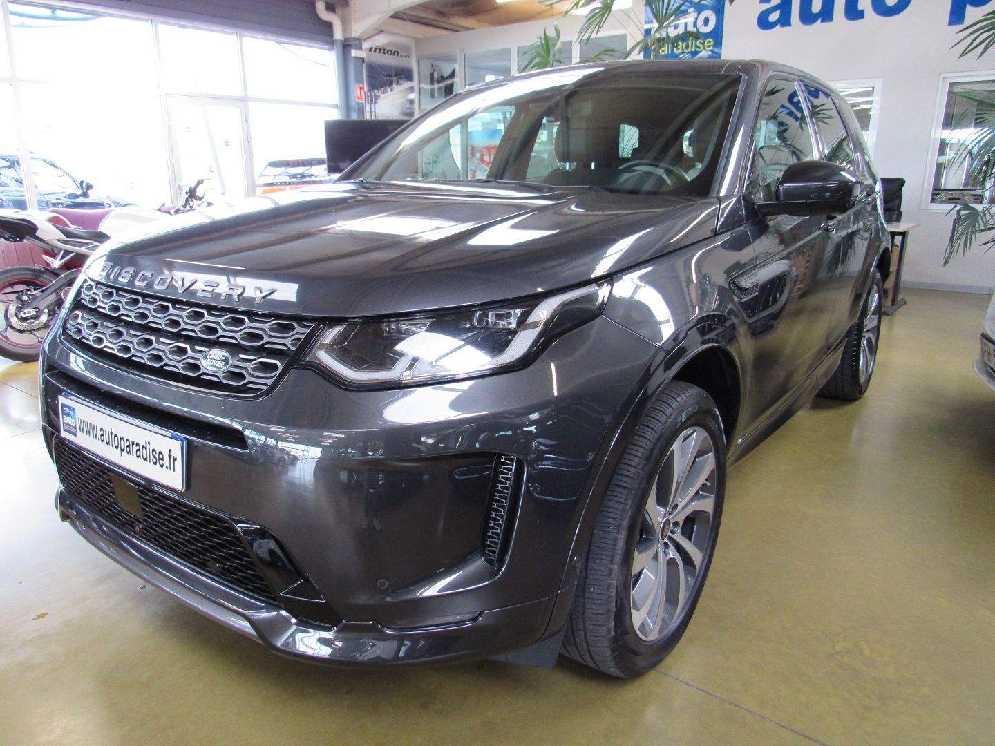 Véhicule d'occasion LAND-ROVER DISCOVERY 1.5 P300E SPORT R-DYNAMIC BVA8 AWD